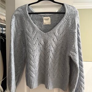 Abercrombie & Fitch Women's Light Gray V-Neck Sweater